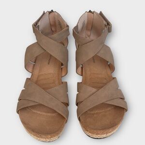 Adrienne Vittadini Timmy Wedge Sandals Womens 9.5 Tan Wedges Strappy Zip Comfort